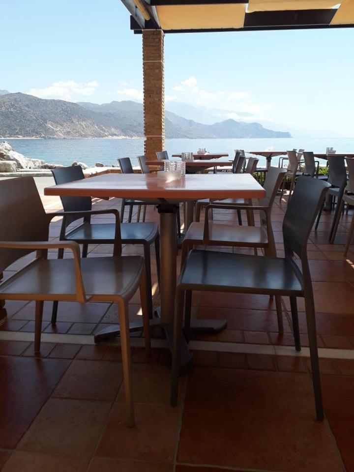 On The Rocks Hotel Palaiochora Exterior photo